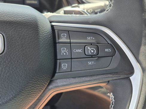 Used 2023 Jeep Grand Cherokee 4WD 4xe w/ Luxury Tech Group II image 34