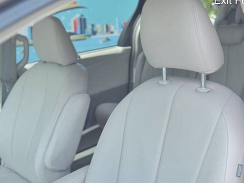 Used 2011 Toyota Sienna LE image 14