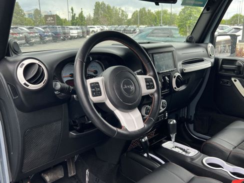 Used 2012 Jeep Wrangler Unlimited Sahara AWD/4WD image 28