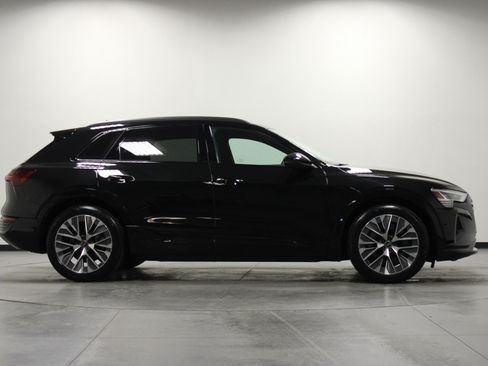 Used 2024 Audi Q8 e-tron Premium Plus w/ Premium Plus Package AWD/4WD image 3