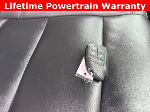 Used 2025 Chevrolet Suburban Z71 image 9