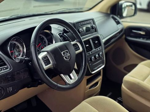 Used 2015 Dodge Grand Caravan American Value Package w/ UConnect Hands-Free Group FWD image 11
