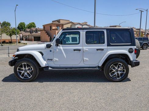 Used 2024 Jeep Wrangler Unlimited AWD/4WD image 7