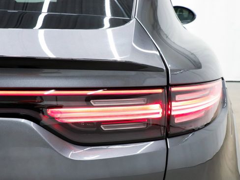 Used 2023 Porsche Cayenne GTS w/ Premium Package image 57