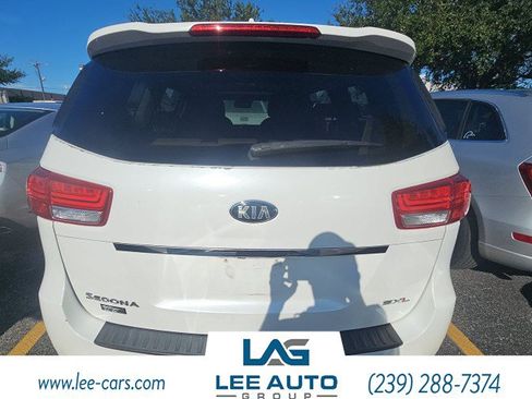 Used 2017 Kia Sedona SX Limited w/ Option Group 030 FWD image 4