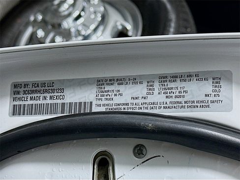 Used 2024 RAM 3500 Big Horn image 37