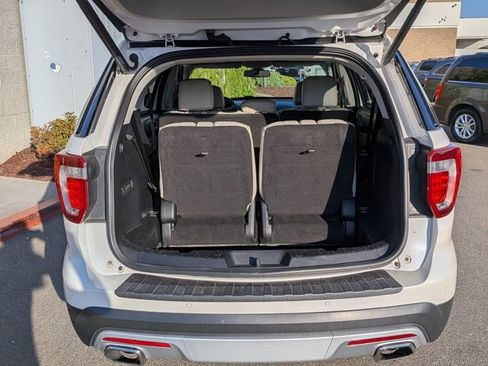 Used 2017 Ford Explorer Platinum AWD/4WD image 6