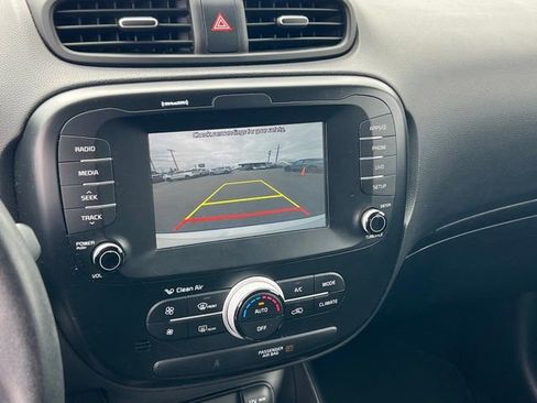 Used 2019 Kia Soul + FWD image 21