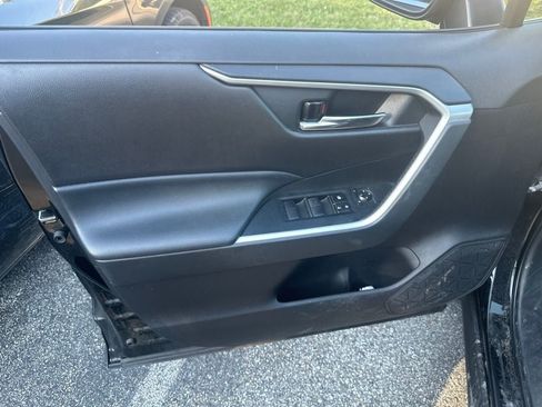 Used 2021 Toyota RAV4 XLE w/ Convenience Package AWD/4WD image 9