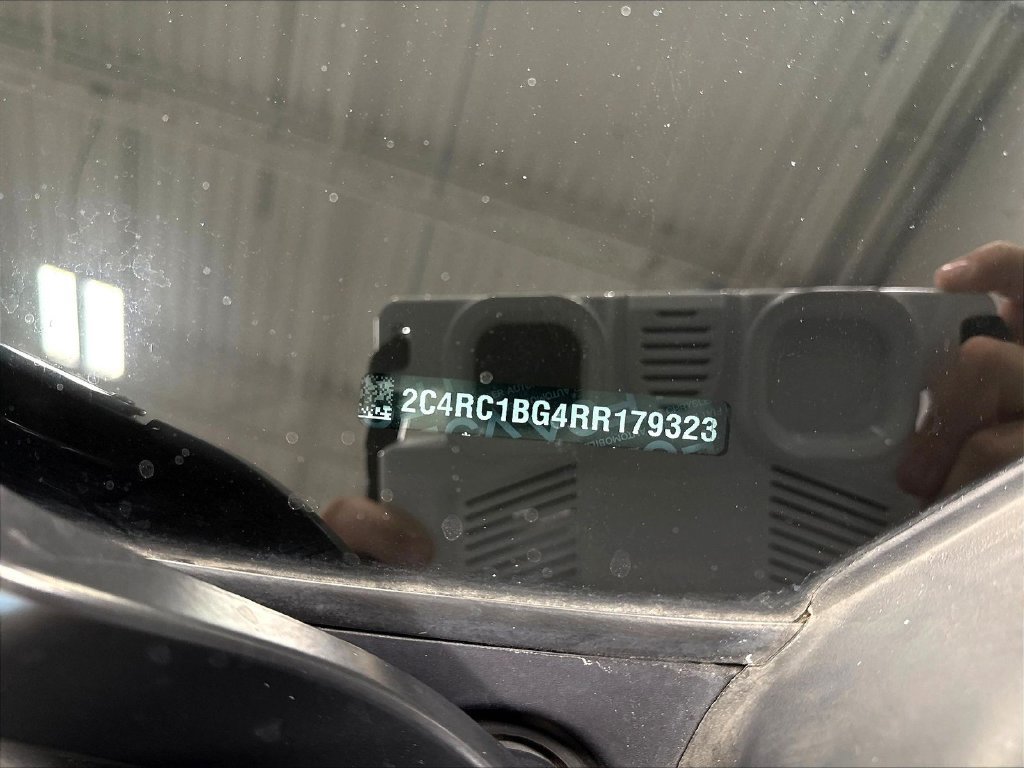 Used 2024 Chrysler Pacifica Touring-L FWD image 20