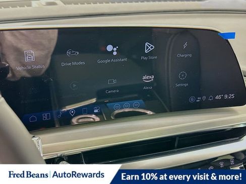 New 2025 Cadillac Lyriq Luxury image 8