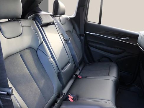 New 2026 Jeep Grand Cherokee Altitude image 18