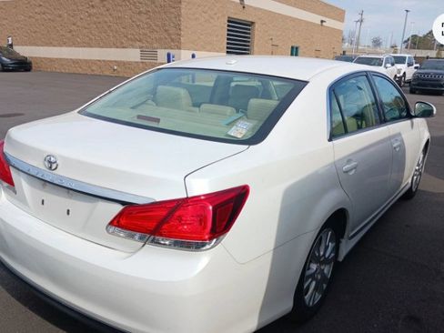 Used 2011 Toyota Avalon BASE image 3