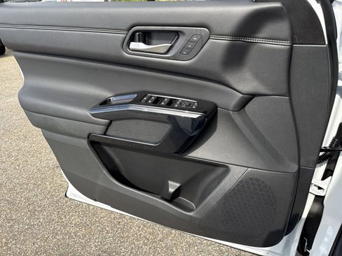 New 2026 Nissan Pathfinder Platinum FWD image 14