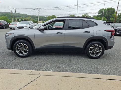 Used 2024 Chevrolet Trax LT w/ Driver Confidence Package FWD image 4