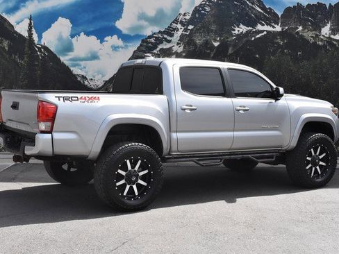 Used 2016 Toyota Tacoma TRD Sport w/ Towing Package AWD/4WD image 3