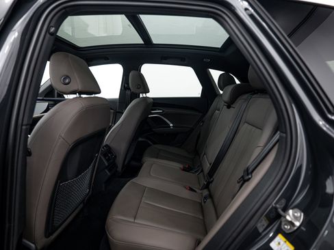 Used 2025 Audi Q5 Premium w/ Convenience Package AWD/4WD image 17