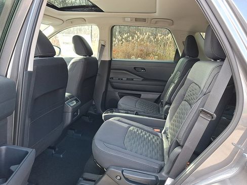 Certified 2025 Nissan Pathfinder SV w/ SV Premium Package AWD/4WD image 5