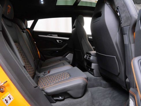 Used 2024 Lamborghini Urus S AWD/4WD image 15