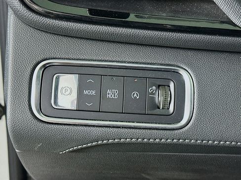 Used 2025 Buick Enclave Preferred image 17