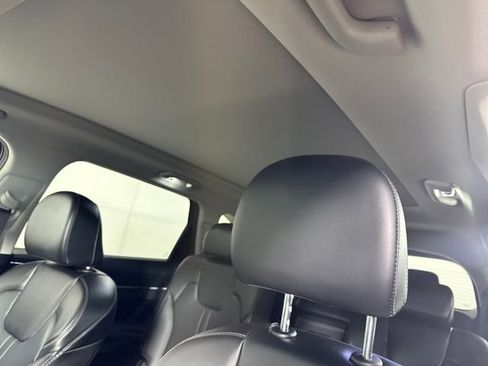 Used 2023 Kia Sorento S w/ Panoramic Sunroof Package image 12