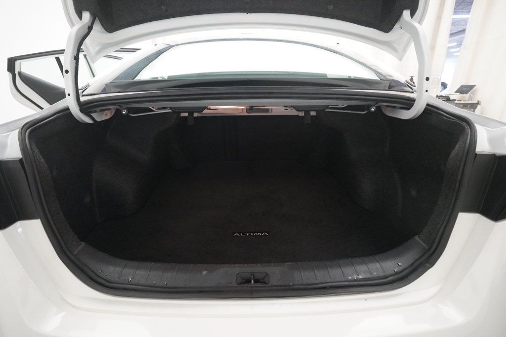 Used 2024 Nissan Altima 2.5 SR FWD image 10