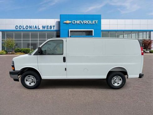 Used 2025 Chevrolet Express 2500 w/ Driver Convenience Package RWD image 2