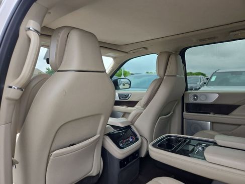 Used 2019 Lincoln Navigator Reserve AWD/4WD image 16