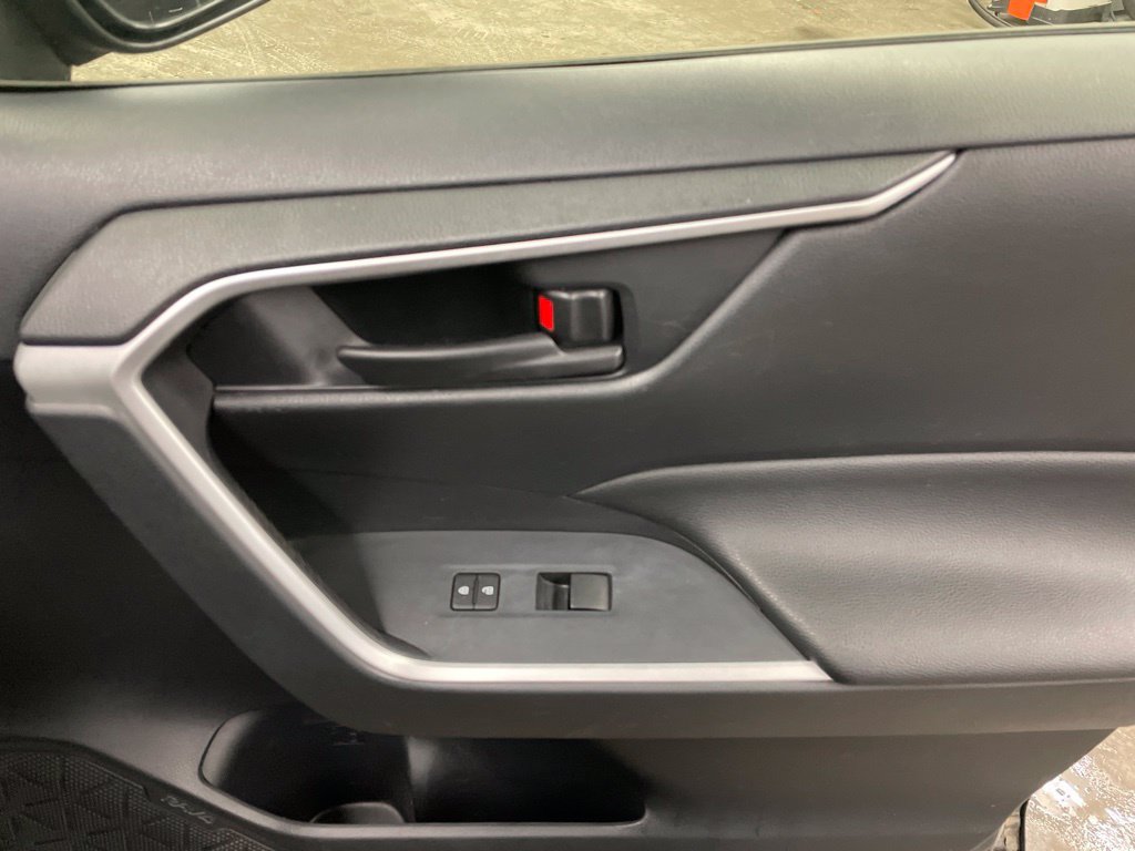 Used 2019 Toyota RAV4 LE w/ All Weather Liner Package AWD/4WD image 30