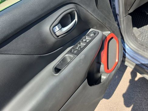 Used 2023 Jeep Renegade Trailhawk AWD/4WD image 13