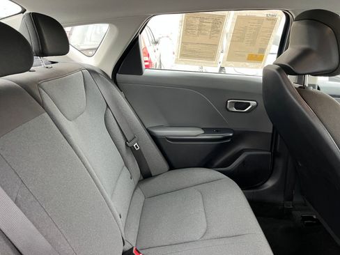 Used 2025 Kia K4 LXS image 36