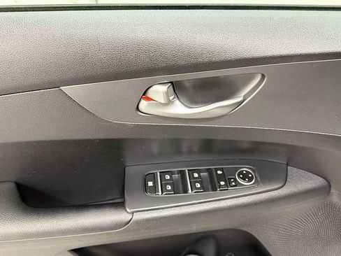Used 2021 Kia Forte LXS FWD image 15