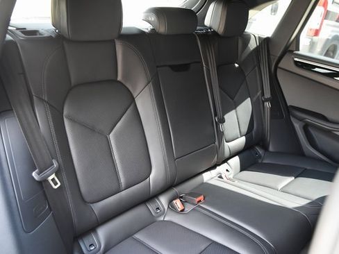 Certified 2025 Porsche Macan image 24