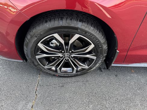 New 2025 Toyota Sienna Platinum image 9