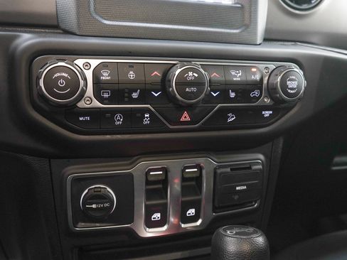 Used 2019 Jeep Wrangler Sport AWD/4WD image 18