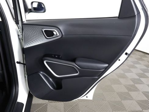 Used 2025 Kia Soul LX FWD image 23