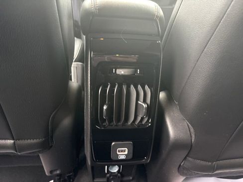 Certified 2022 Jeep Compass Limited image 33