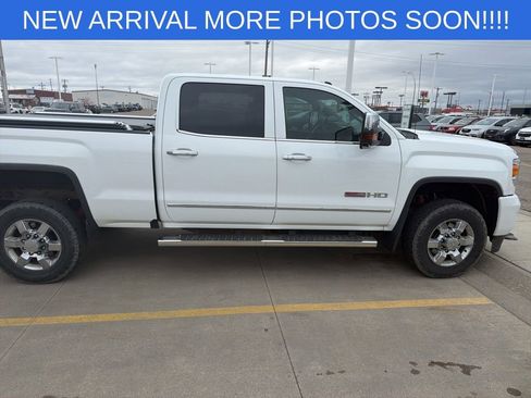 Used 2015 GMC Sierra 2500 SLT w/ Duramax Plus Package AWD/4WD image 9