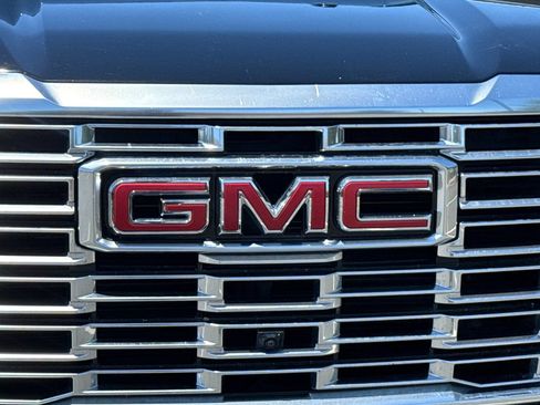Used 2025 GMC Yukon Denali AWD/4WD image 8