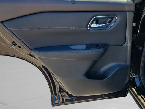 Certified 2021 Nissan Rogue SV w/ Premium Package image 34