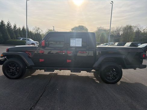 Used 2022 Jeep Gladiator Sport image 2
