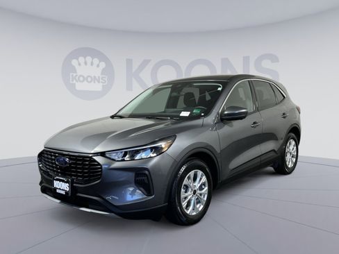 Used 2023 Ford Escape Active w/ Tech Pack #2 FWD image 1