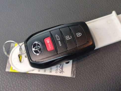 Used 2025 Toyota Camry SE image 33