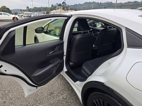 Used 2026 Toyota Prius Plug-In Hybrid image 17