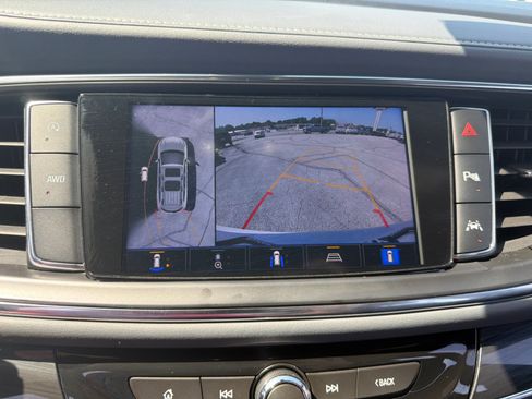 Used 2022 Buick Enclave Premium AWD/4WD image 28