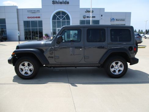 Used 2023 Jeep Wrangler Unlimited Sport w/ Sun And Sound Package AWD/4WD image 3