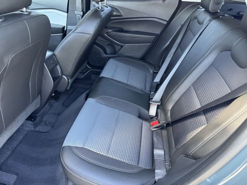 Used 2025 Chevrolet Trax LT FWD image 16