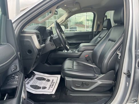 Used 2024 Ford Expedition XLT RWD image 11