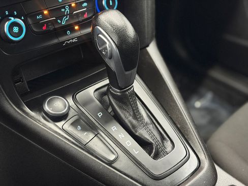 Used 2017 Ford Focus SE w/ Cold Weather Package FWD image 24