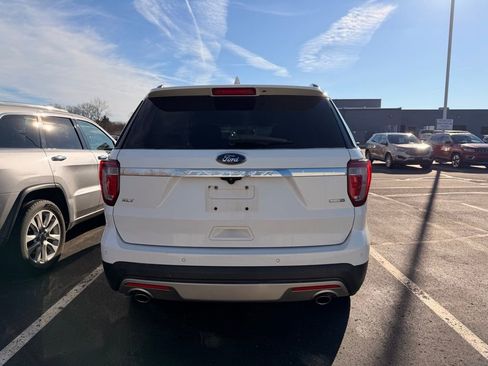 Used 2016 Ford Explorer XLT w/ Equipment Group 202A image 7